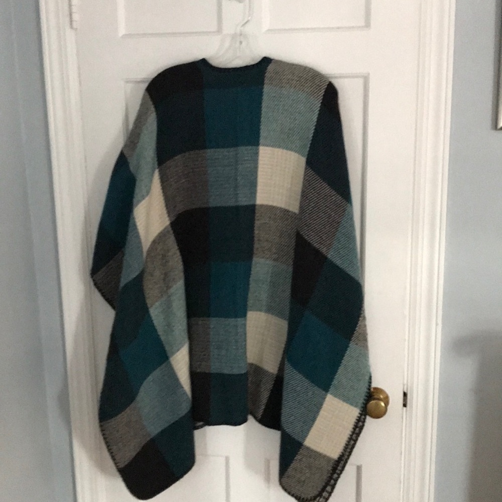 Cape - Picture 2 of 4